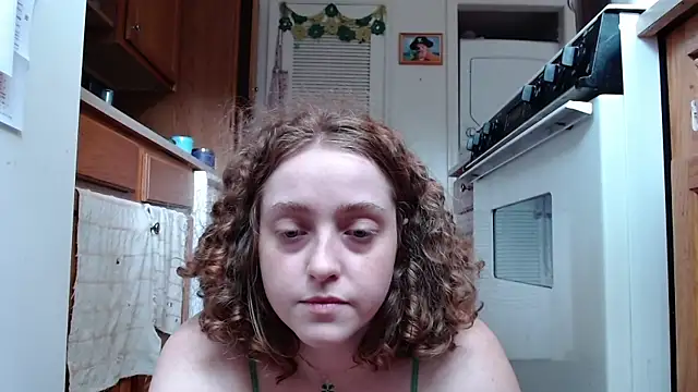 Snapshot of DeliaBlew chatting on May 22, 2026, 4:27 pm DeliaBlew online show from May 22, 2026, 4:27 pm
