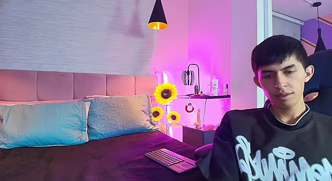 Bella Damon  online show from January 12, 2026, 11:20 pm