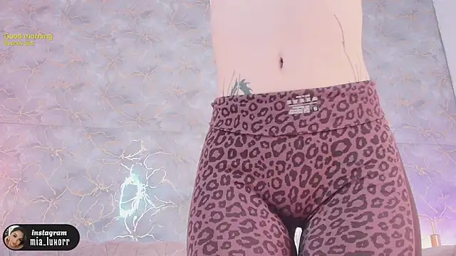 Mia Luxor online show from April 18, 2026, 11:45 am