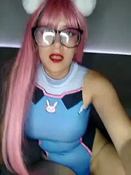 RoxieHart05 online show from May 3, 2026, 4:28 am