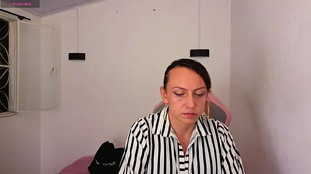 Ivonne ferrer   online show from December 2, 2025, 3:19 am