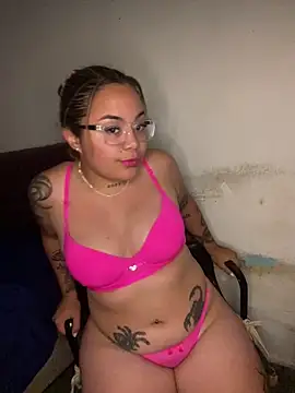 Lindalatina2001 online show from December 16, 2025, 12:48 am