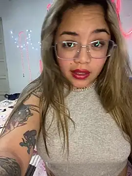 Snapshot of Lindalatina2001 chatting on May 28, 2026, 11:32 pm Lindalatina2001 online show from May 28, 2026, 11:32 pm