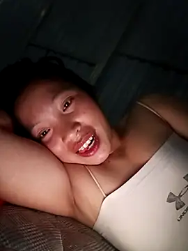 Snapshot of Evelyn-n chatting on February 16, 2026, 1:37 am Evelyn-n online show from February 16, 2026, 1:37 am