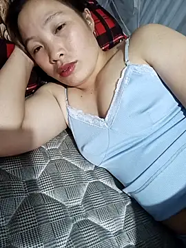 Snapshot of Evelyn-n chatting on February 16, 2026, 1:43 pm Evelyn-n online show from February 16, 2026, 1:43 pm