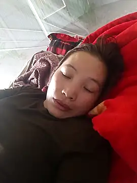 Snapshot of Evelyn-n chatting on December 17, 2025, 6:07 am Evelyn-n online show from December 17, 2025, 6:07 am