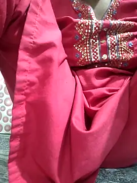 Renababy4567 online show from December 5, 2025, 5:17 am