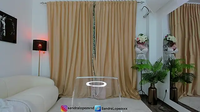 SandraLopezxx online show from April 24, 2026, 9:06 pm