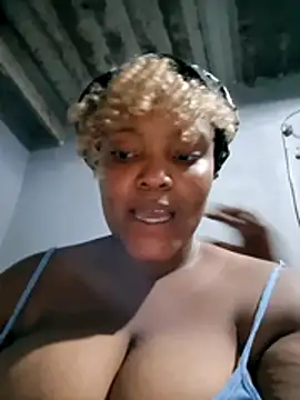 Snapshot of EverythingNIce1 chatting on February 7, 2026, 6:38 pm EverythingNIce1 online show from February 7, 2026, 6:38 pm