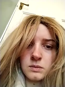 Snapshot of Amy01112 chatting on December 22, 2025, 2:28 pm Amy01112 online show from December 22, 2025, 2:28 pm