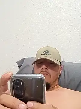 Lalin2323 online show from March 1, 2026, 10:32 pm