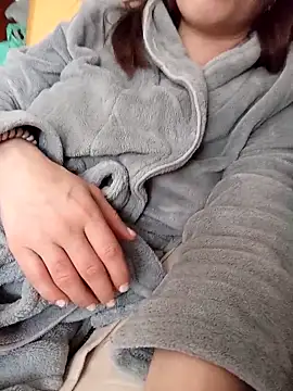 gatitachula93 online show from April 7, 2026, 3:03 pm