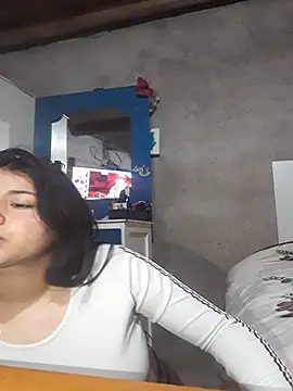 Snapshot of Estefanny_Lolyy chatting on June 15, 2026, 2:23 am Estefanny Lolyy online show from June 15, 2026, 2:23 am