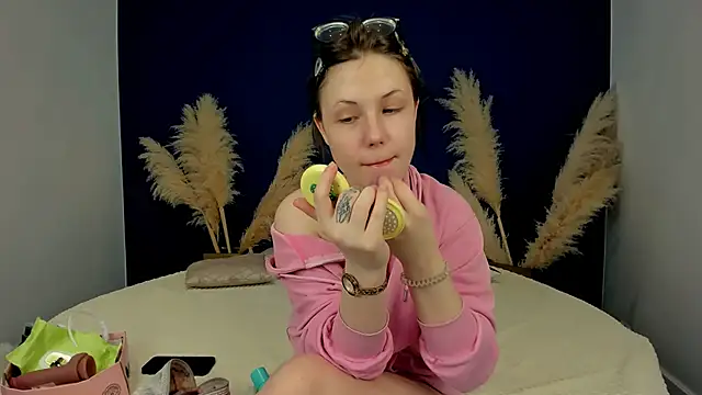 YONA WINK online show from March 21, 2026, 5:52 am