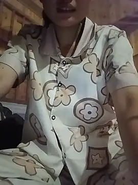 Snapshot of Hilary-123 chatting on June 12, 2026, 10:40 pm Hilary-123 online show from June 12, 2026, 10:40 pm