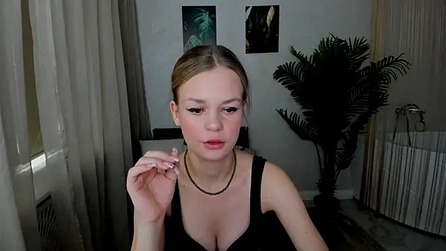 MidnighteAura online show from July 15, 2026, 4:19 am