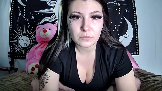 Maexoxo online show from February 19, 2026, 5:04 am