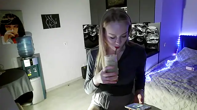 LunaPeony online show from February 26, 2026, 4:07 pm