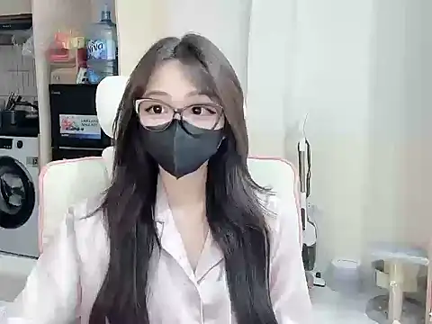 Yuyu-baobei online show from February 15, 2026, 7:51 am