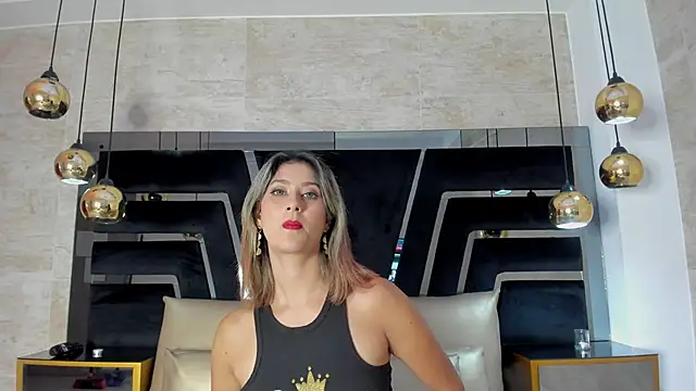 JulietaWales online show from December 18, 2025, 11:47 am