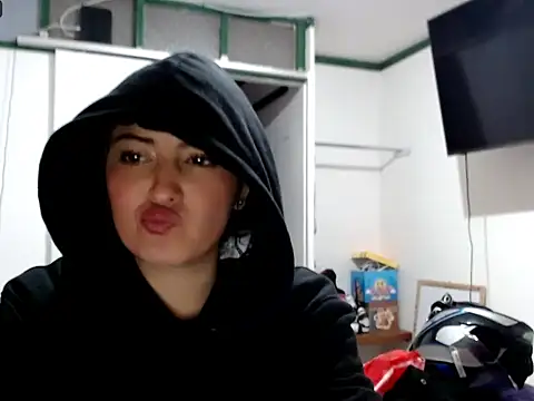 MisNicol online show from April 10, 2026, 11:45 pm