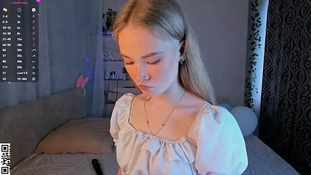 Snapshot of MaireLanda chatting on June 15, 2026, 4:12 am MaireLanda online show from June 15, 2026, 4:12 am