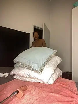 GiantClithpee online show from February 9, 2025, 3:32 am