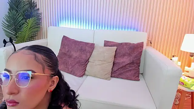 Samantha luv  online show from December 16, 2025, 12:48 am