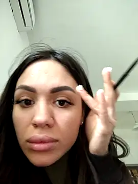 SiennaLuxexx online show from April 10, 2026, 10:22 am