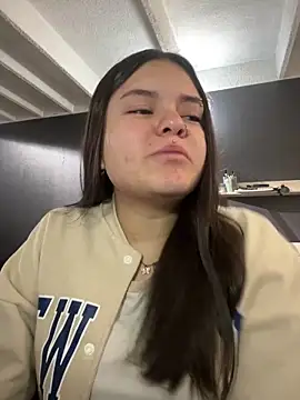 Camila Duarte2 online show from December 15, 2025, 1:17 pm