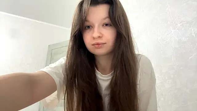 EllieBerrie online show from December 17, 2025, 5:29 pm