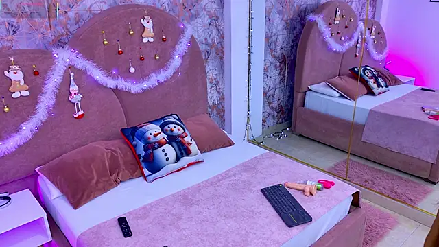 Emaa Vega online show from December 14, 2025, 12:11 pm