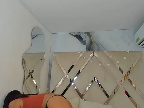 Ladymadinght online show from December 14, 2025, 1:28 pm