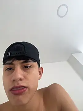 Snapshot of Lander_Cruz chatting on May 2, 2026, 2:44 pm Lander Cruz online show from May 2, 2026, 2:44 pm