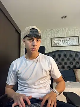 Lander Cruz online show from April 7, 2026, 8:10 pm