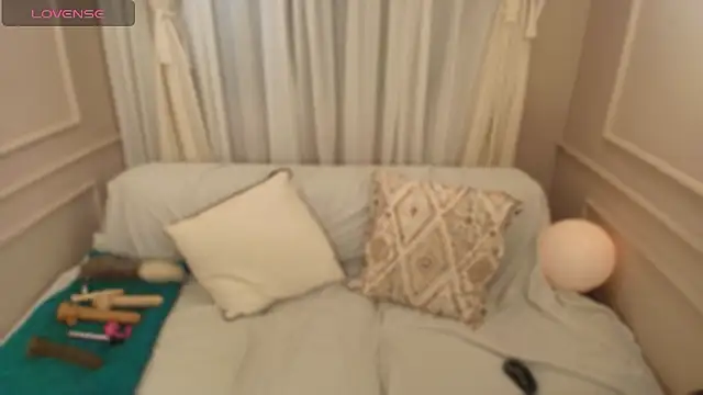 Sarah rossi  online show from January 17, 2026, 7:50 pm