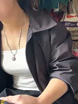 Maiphu34 online show from April 19, 2026, 2:01 am