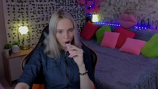 Gina Gina love online show from May 10, 2026, 1:09 am