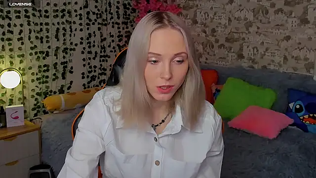 Gina Gina love online show from May 26, 2026, 1:04 am