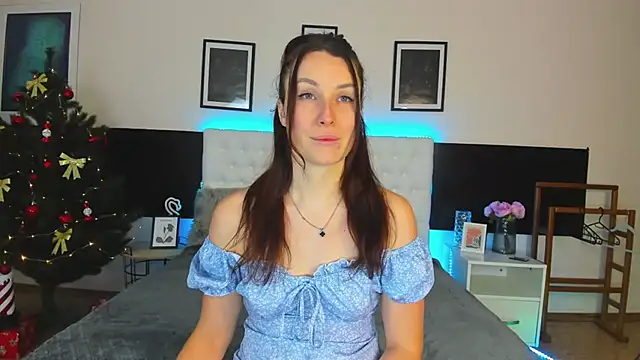 KiraNeeww online show from January 8, 2026, 7:03 am