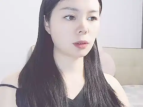 Helenlove2025 online show from December 4, 2025, 8:46 am