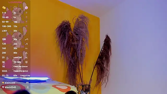 TiffanyHoustton online show from April 18, 2026, 7:07 pm