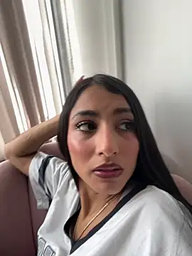 lya  brown online show from April 13, 2026, 2:32 pm