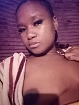 Snapshot of Bungiebabe chatting on December 2, 2025, 9:05 pm Bungiebabe online show from December 2, 2025, 9:05 pm