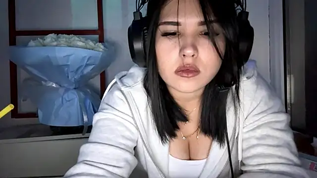 Lolamein online show from December 2, 2025, 8:54 pm