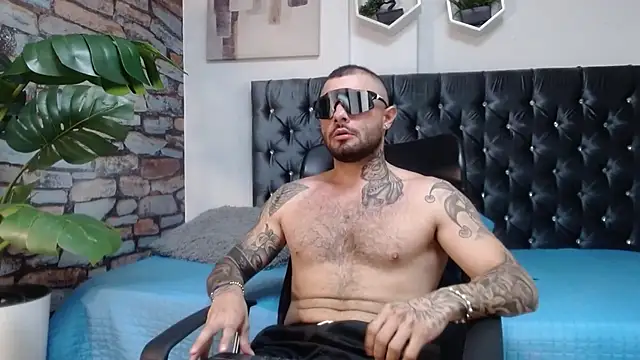 lucky smith1 online show from December 4, 2025, 6:40 pm