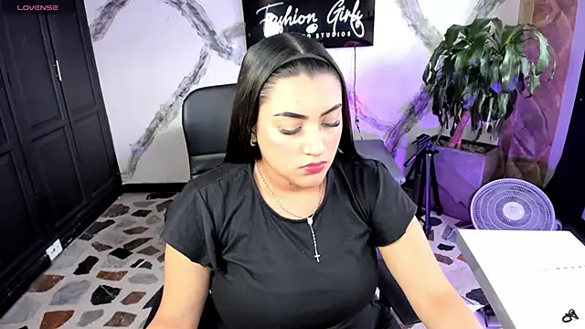 Snapshot of melodysnow_ chatting on December 2, 2025, 9:49 pm melodysnow online show from December 2, 2025, 9:49 pm