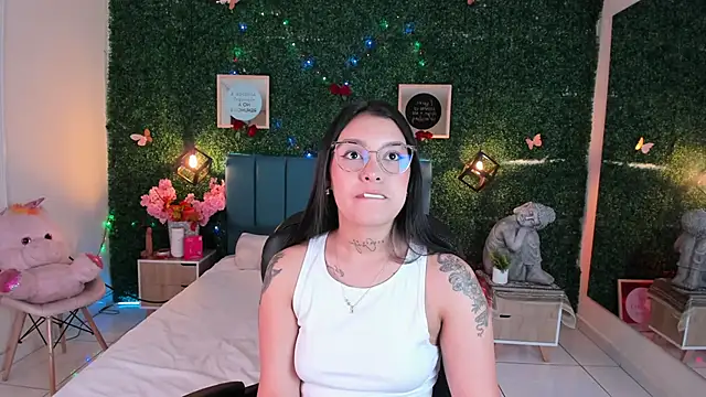 GabyyCute  online show from December 17, 2025, 3:22 am