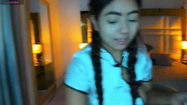 Zoei Moon online show from April 6, 2026, 6:42 pm