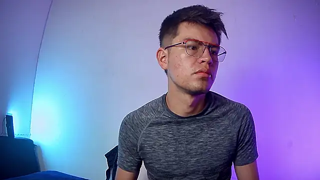 Snapshot of nicolatinboy chatting on March 4, 2026, 9:11 pm nicolatinboy online show from March 4, 2026, 9:11 pm